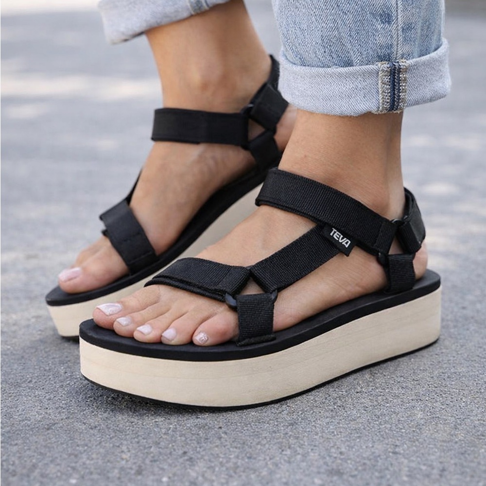 Teva Flatform Universal Sandals Chunky Platform Sport Black/White Women’s 10